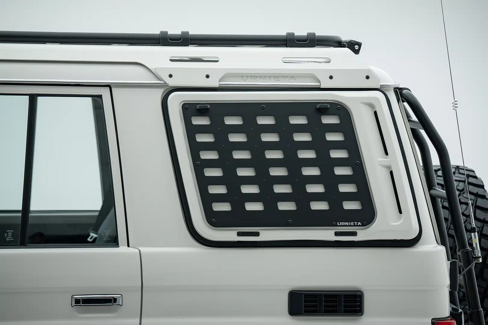 URNIETA Window Storage Box image 5 | PVS Automotive