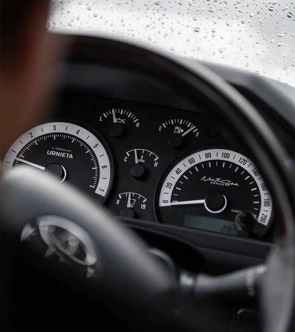 URNIETA Vintage Dashboard