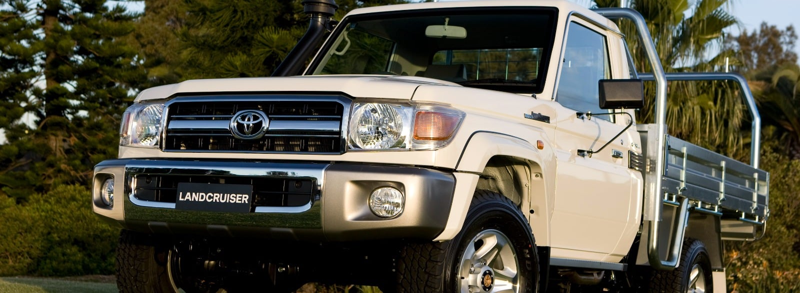 Toyota Beefs Up LandCruiser 70 Series with Airbags and New Tech for 2009