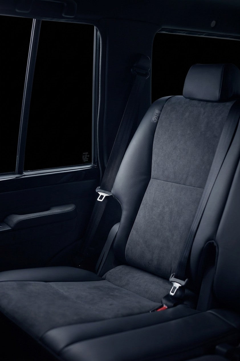 Single rear seat side-on